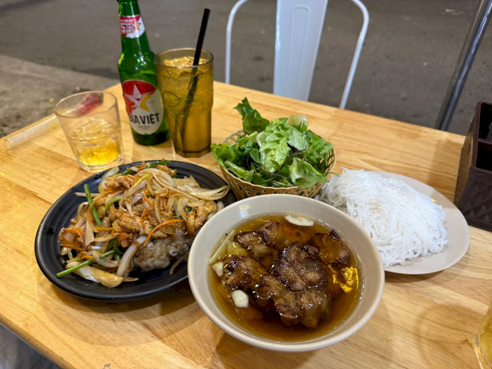 Bún chả que tre Huyền Anh Hàng Giầy